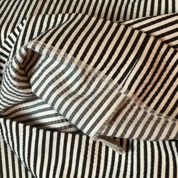 ST. JOHN Crop Pants - Picture 9 of 10